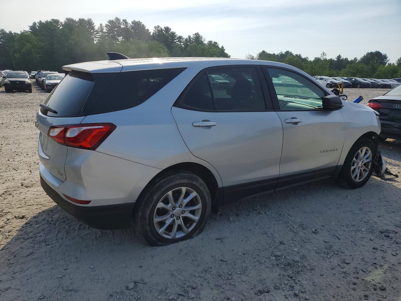 2019 Chevrolet Equinox Ls - Image 3