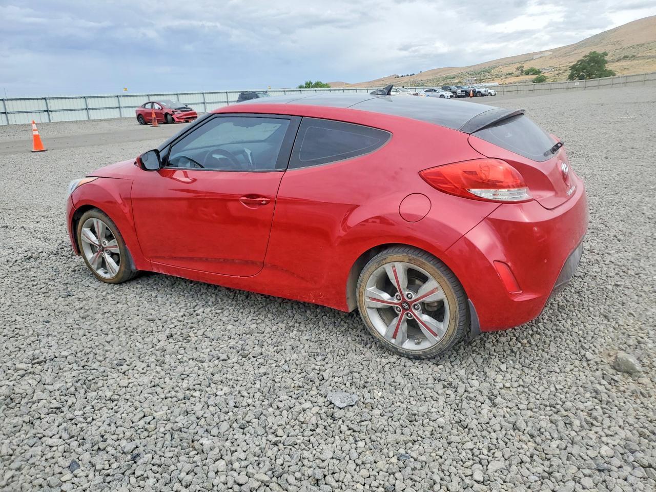 2016 Hyundai Veloster Base - Фото 2