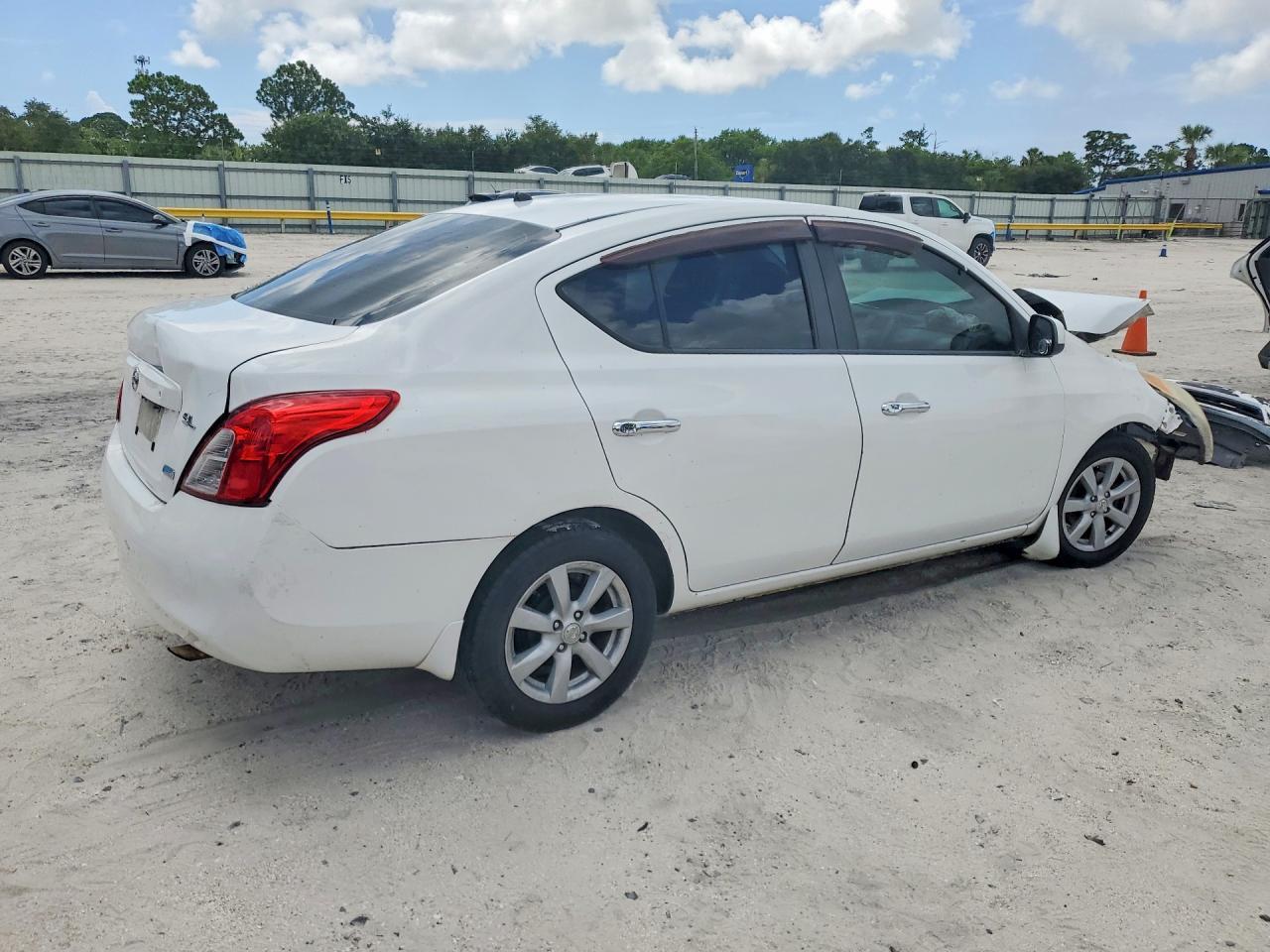 2012 Nissan Versa 1.6 Sl - Фото 3