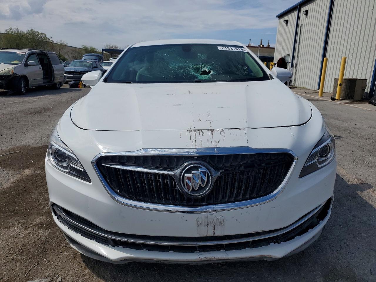 2019 Buick Lacrosse Essence - Image 5