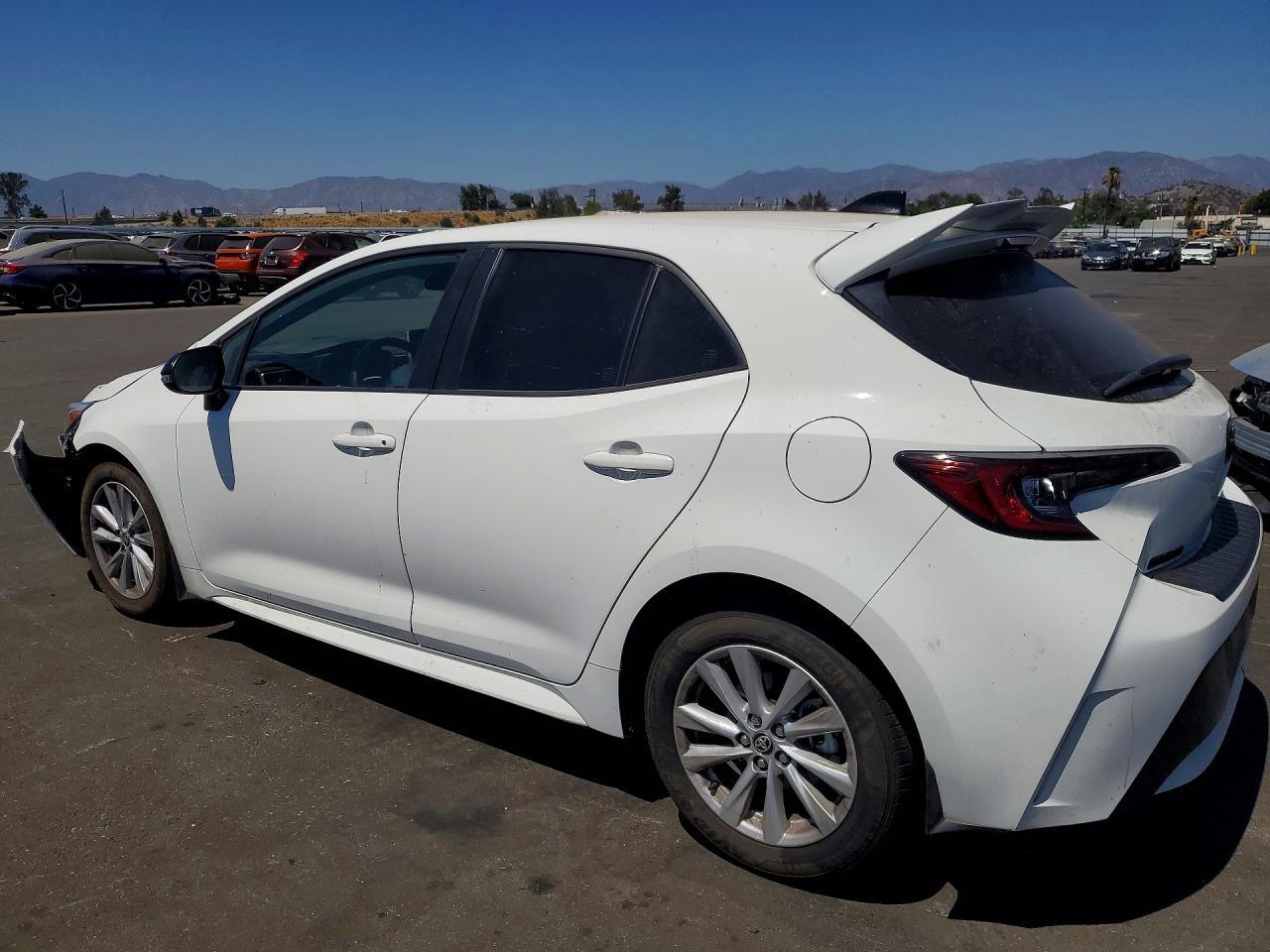 2026 Toyota Corolla Hatchback Se - Фото 2