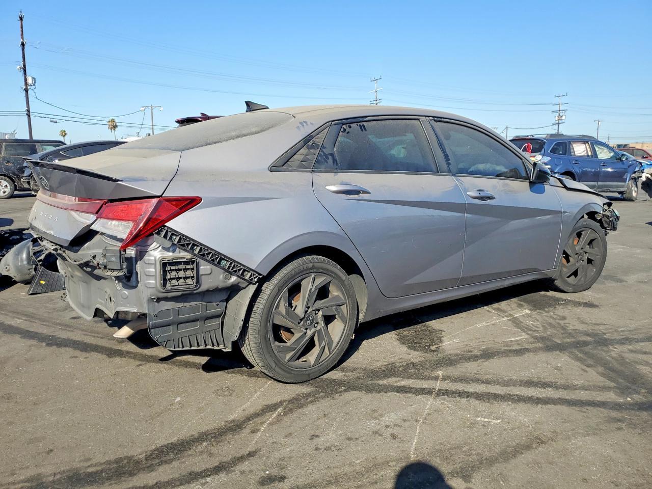 2025 Hyundai Elantra Sel Sport - Image 3