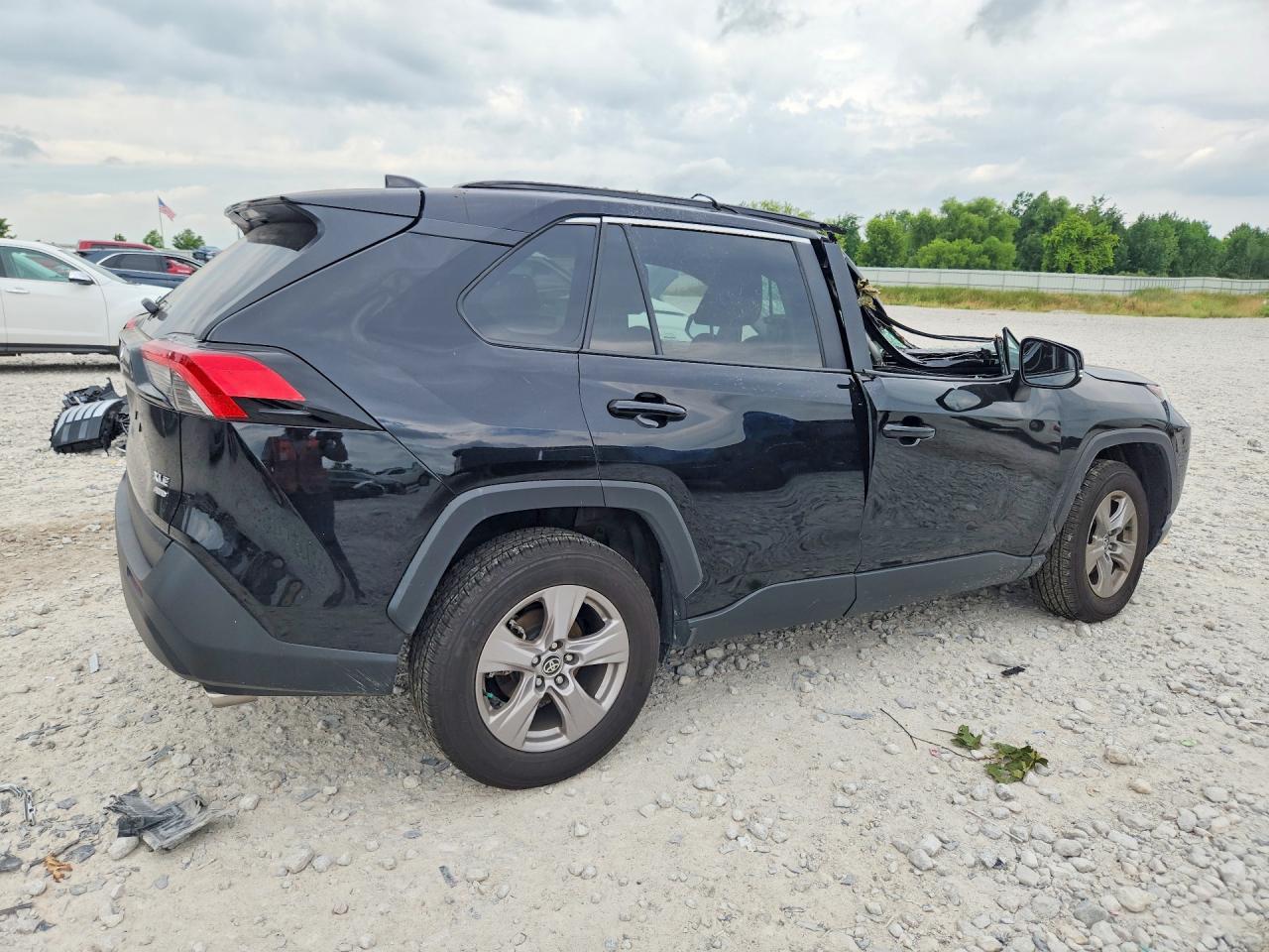 2025 Toyota Rav4 Xle - Image 3