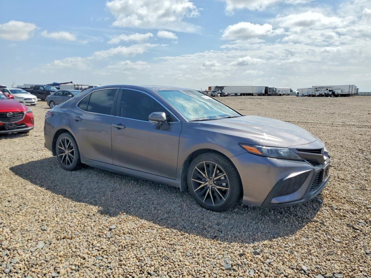 2023 Toyota Camry Se - Image 4