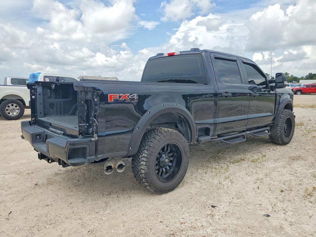 2025 Ford F250 Super Duty - Фото 3