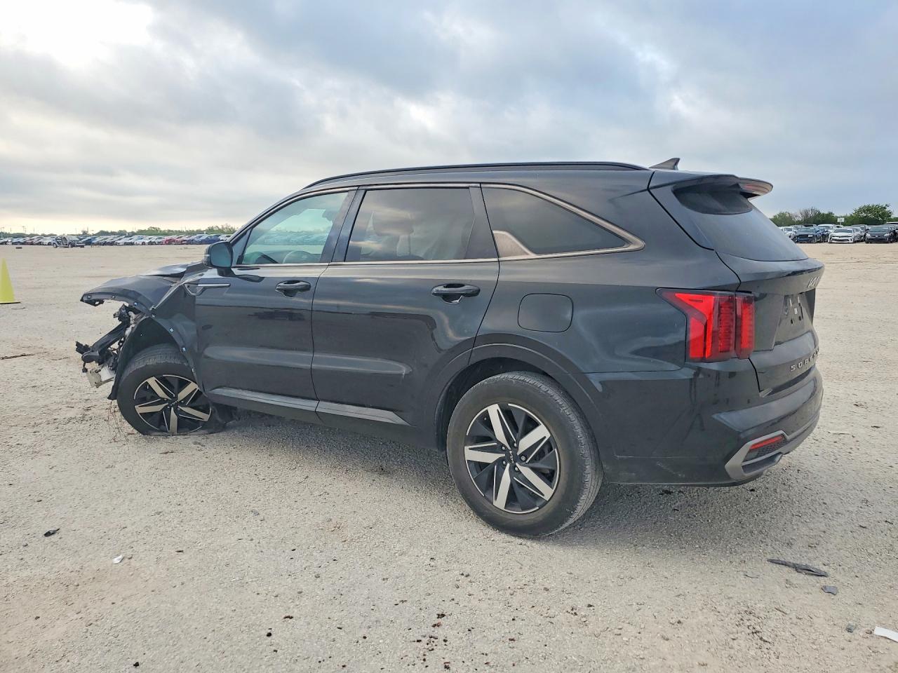 2022 Kia Sorento S - Image 2