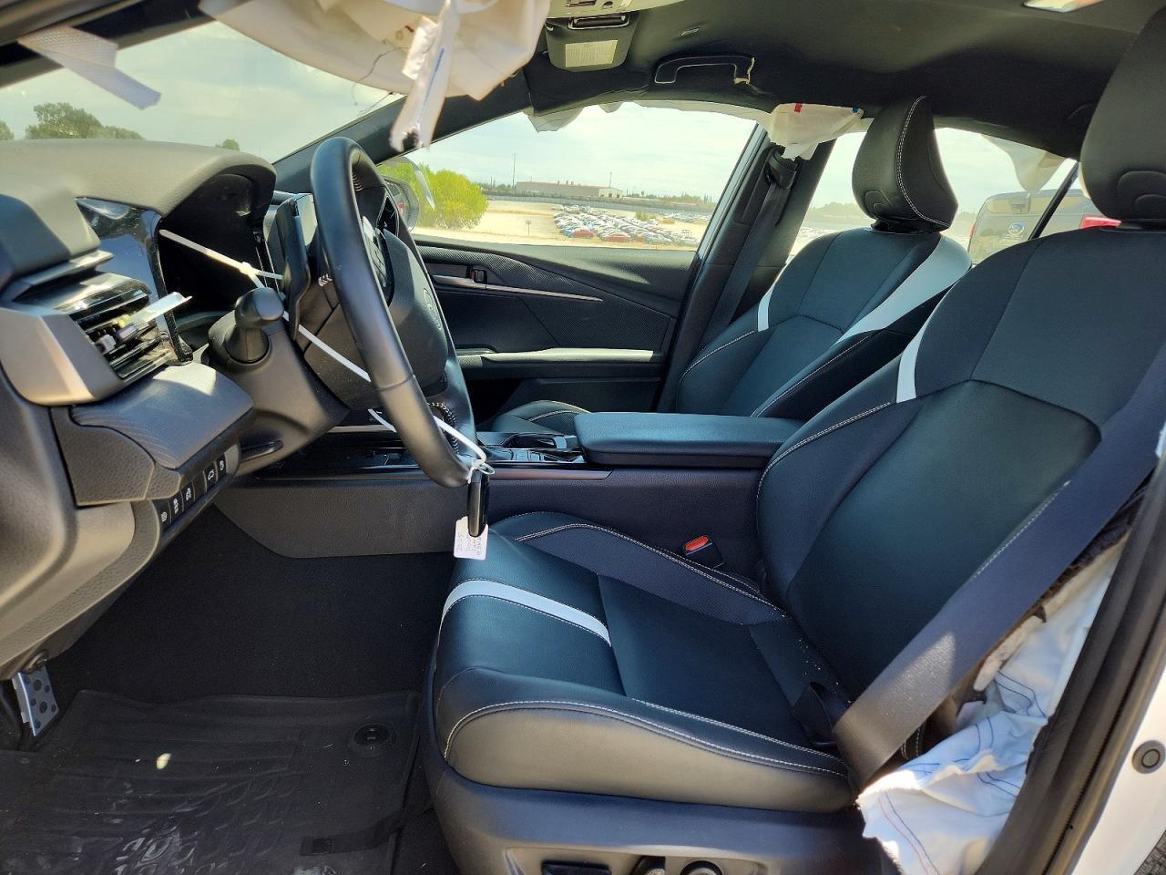 2025 Toyota Camry Se - Image 7