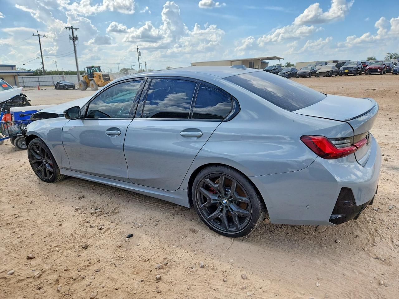 2026 BMW 330I - Фото 2