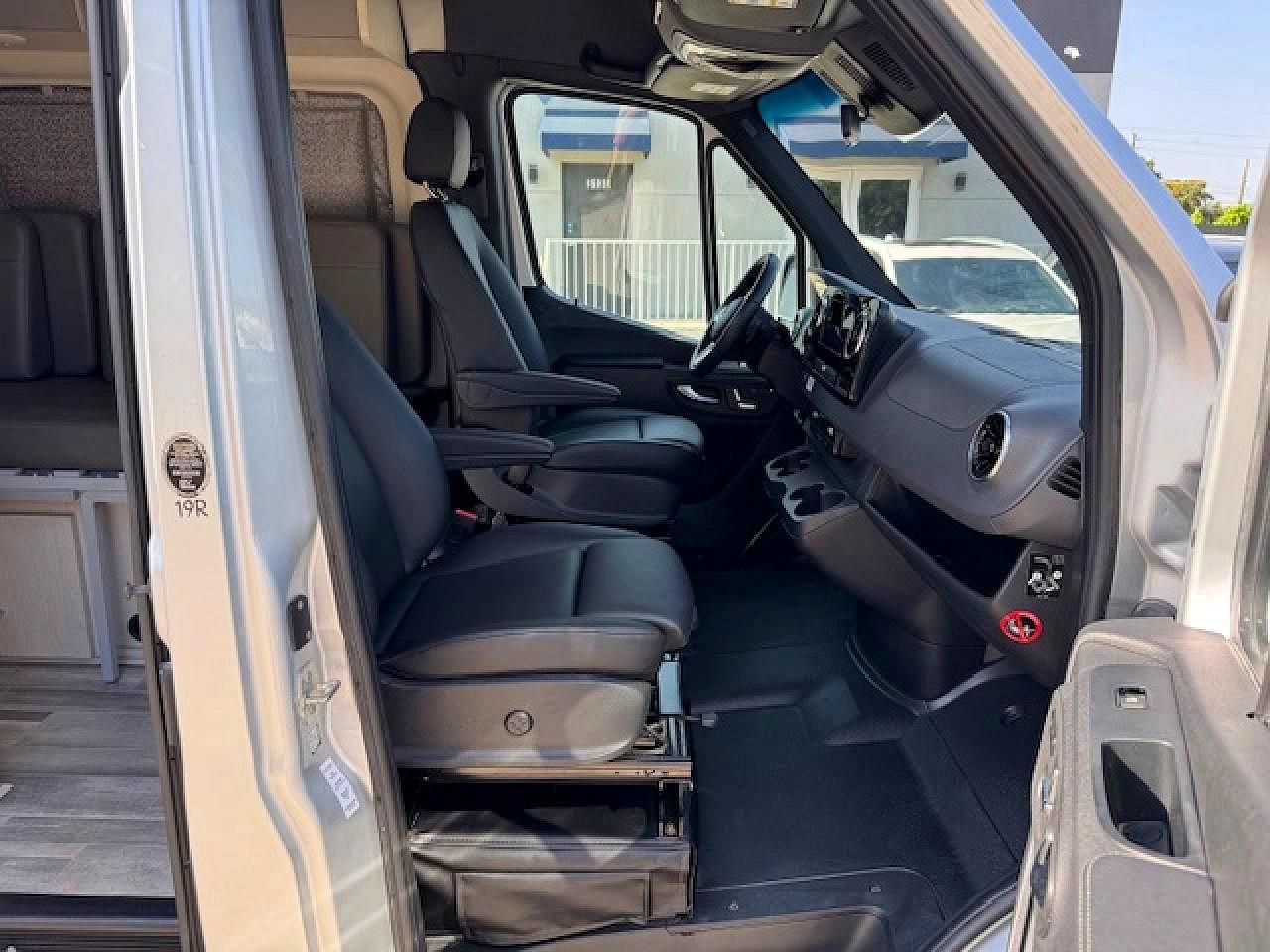 2022 Mercedes-Benz Sprinter 2500 - Image 7