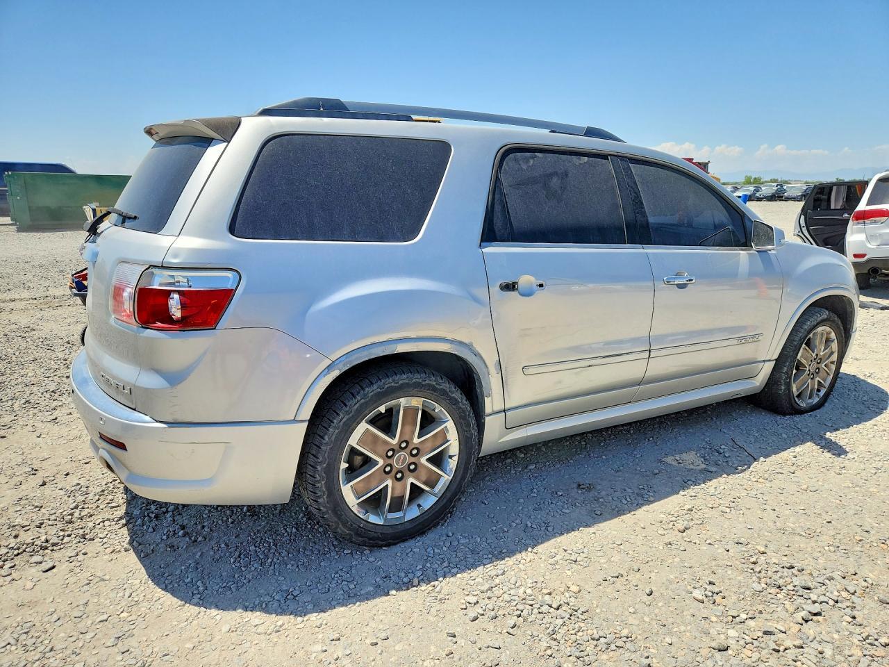 2011 GMC Acadia Denali - Image 3