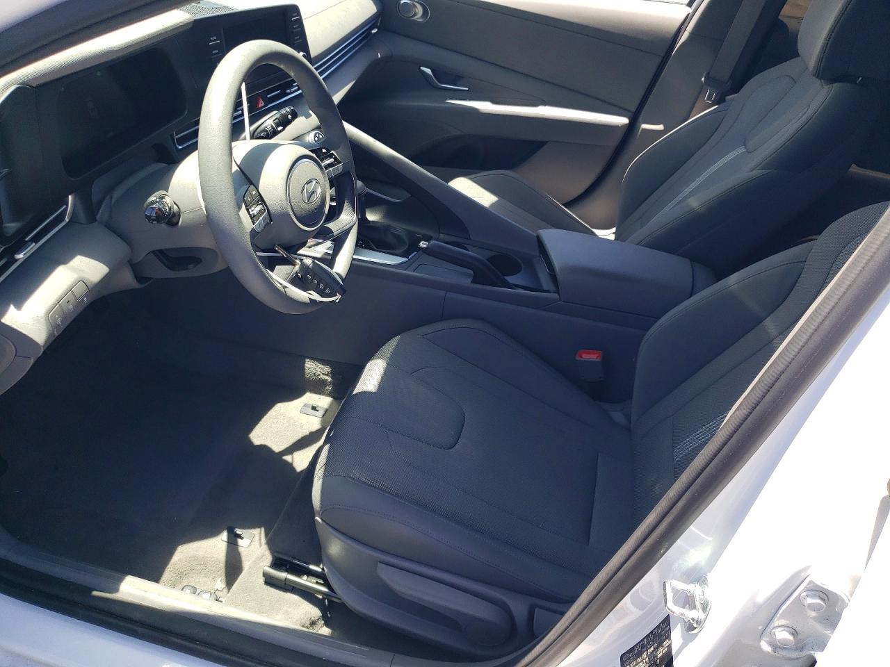 2025 Hyundai Elantra Se - Image 7