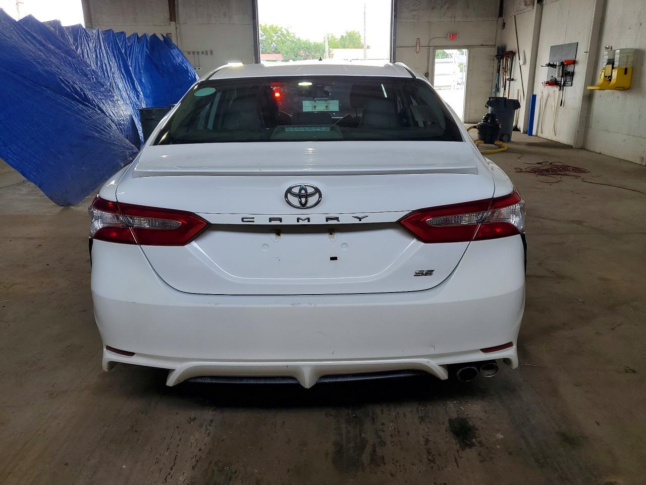 2020 Toyota Camry Se - Фото 6