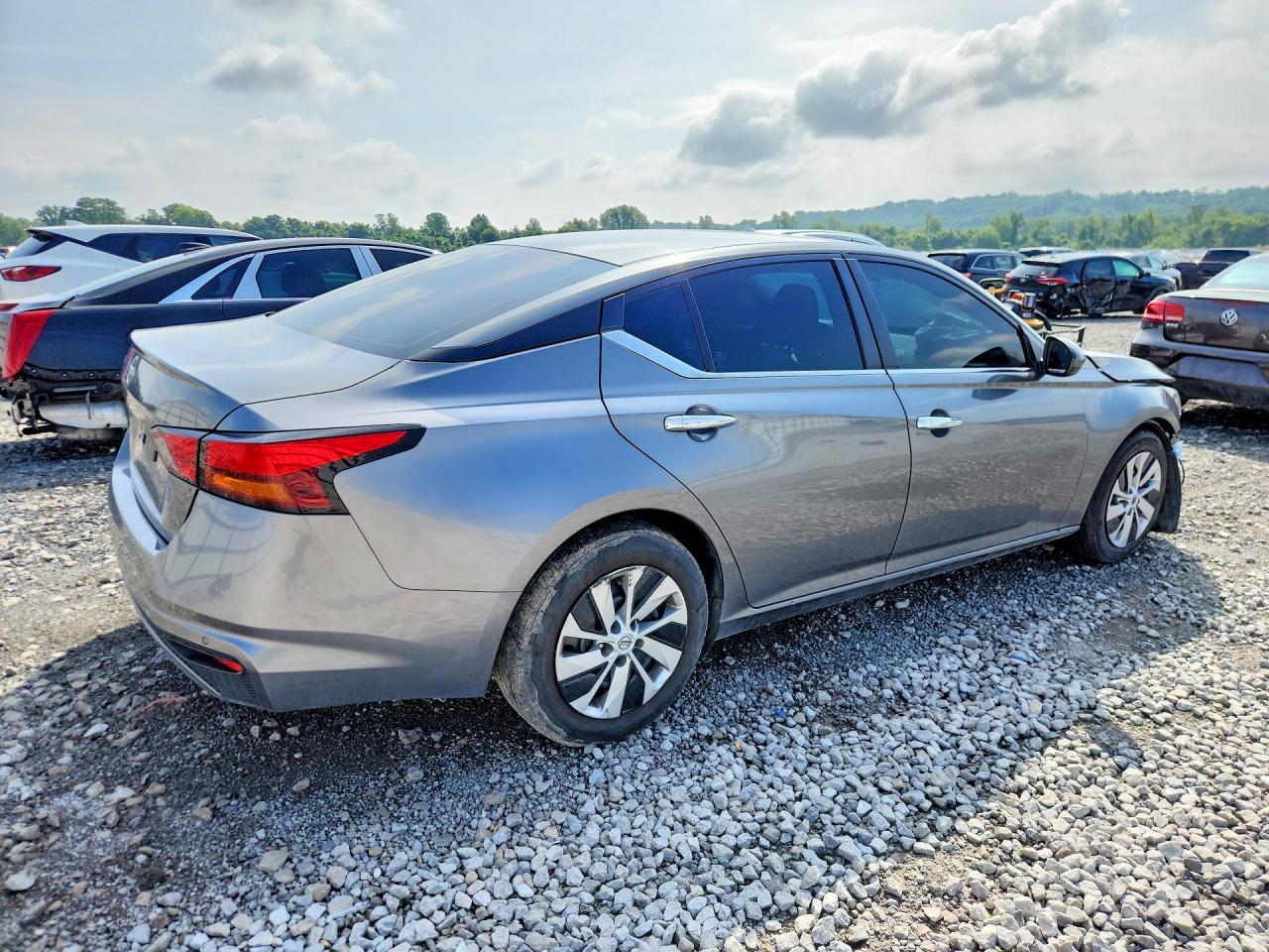 2023 Nissan Altima S - Image 3