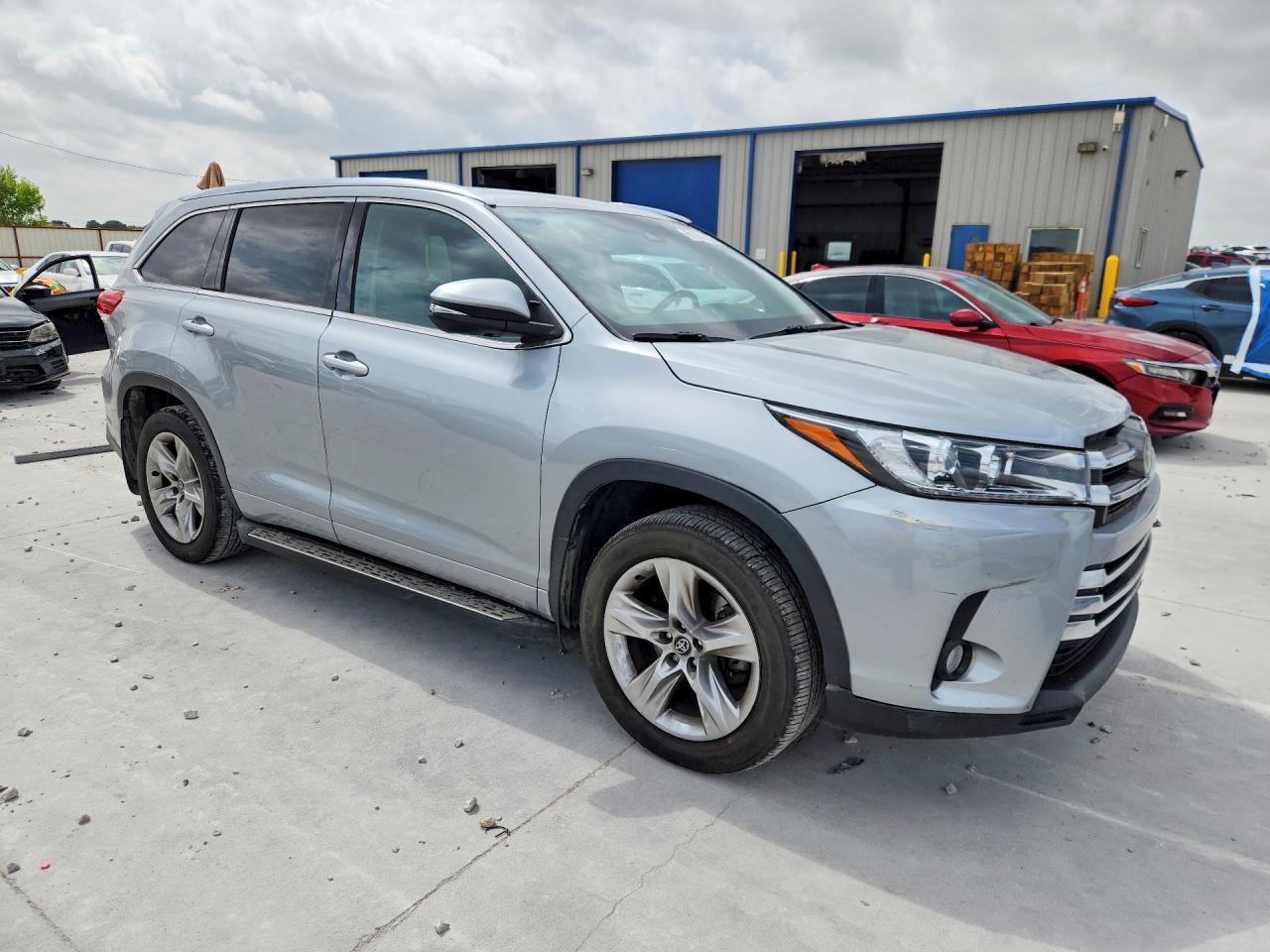 2017 Toyota Highlander Limited - Image 4
