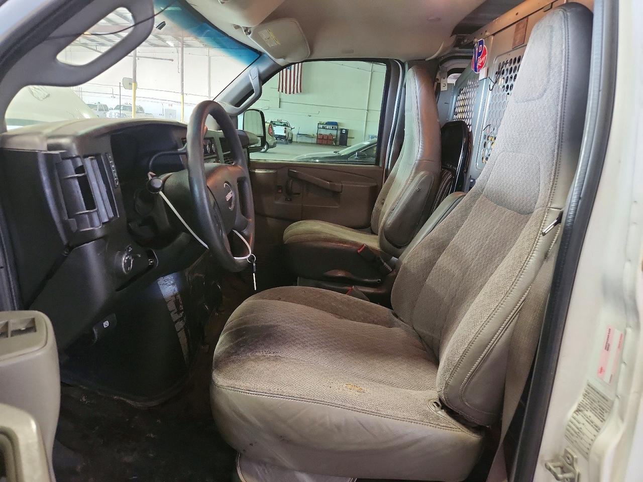 2017 GMC Savana G2500 - Фото 7