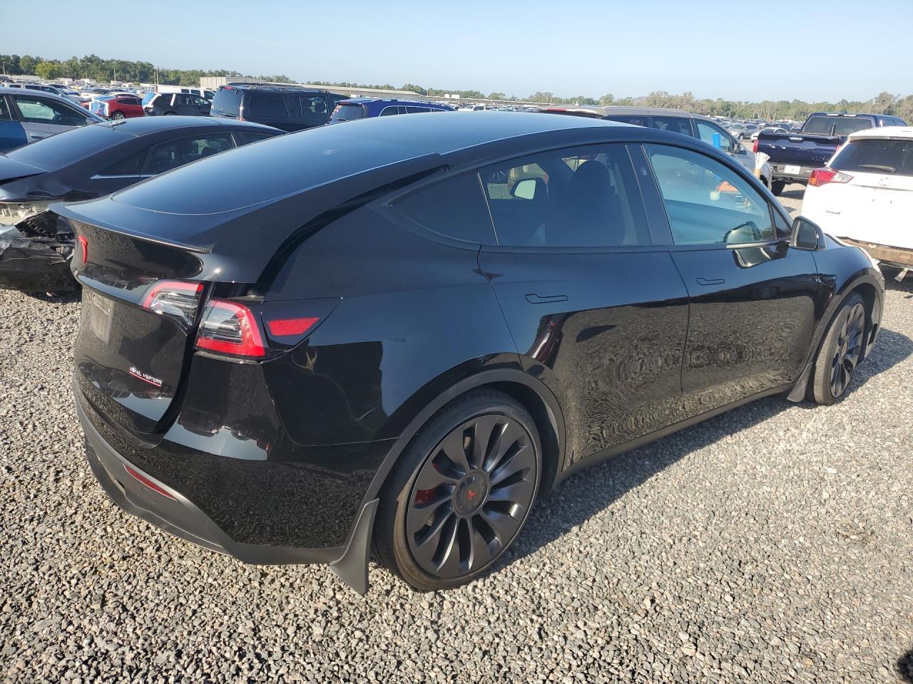 2024 Tesla Model Y - Фото 3