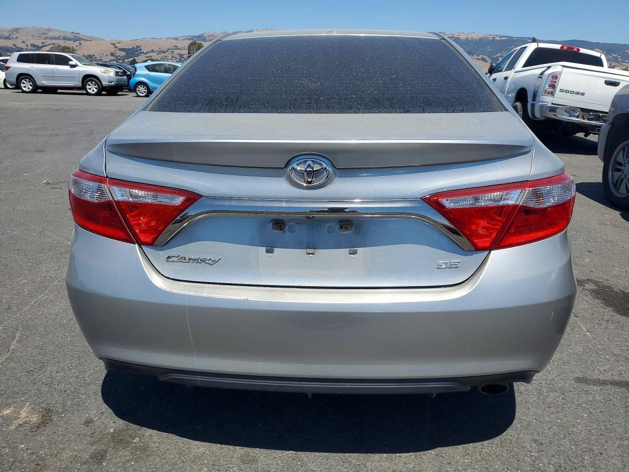 2016 Toyota Camry Se - Image 6