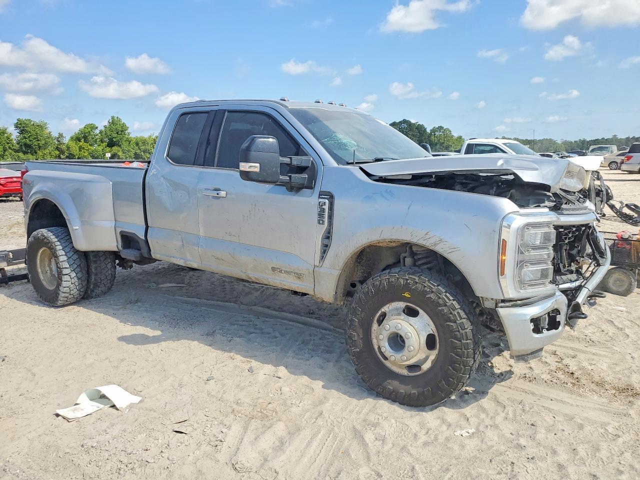 2024 Ford F350 Super Duty - Image 4