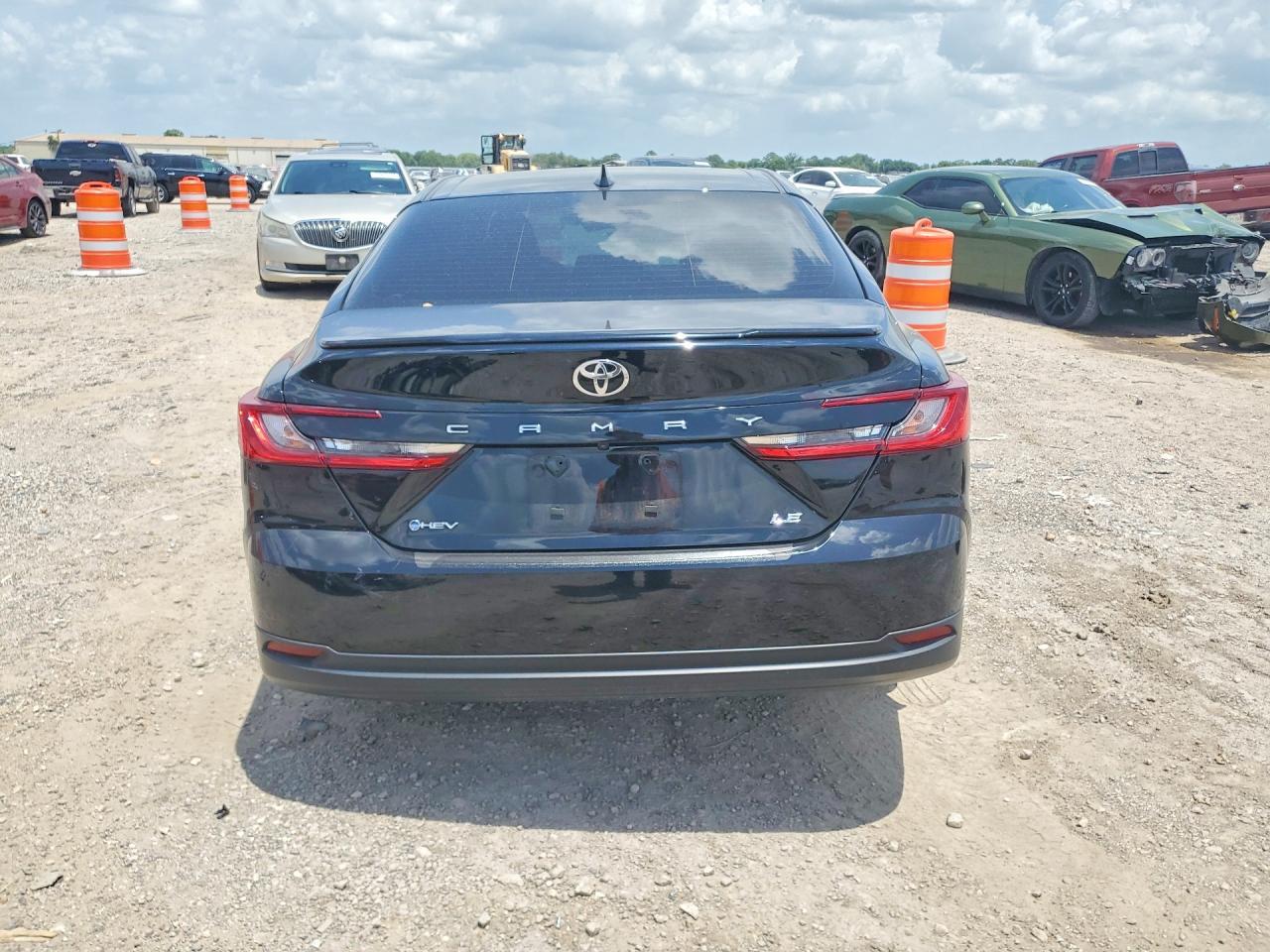 2025 Toyota Camry Le - Фото 6