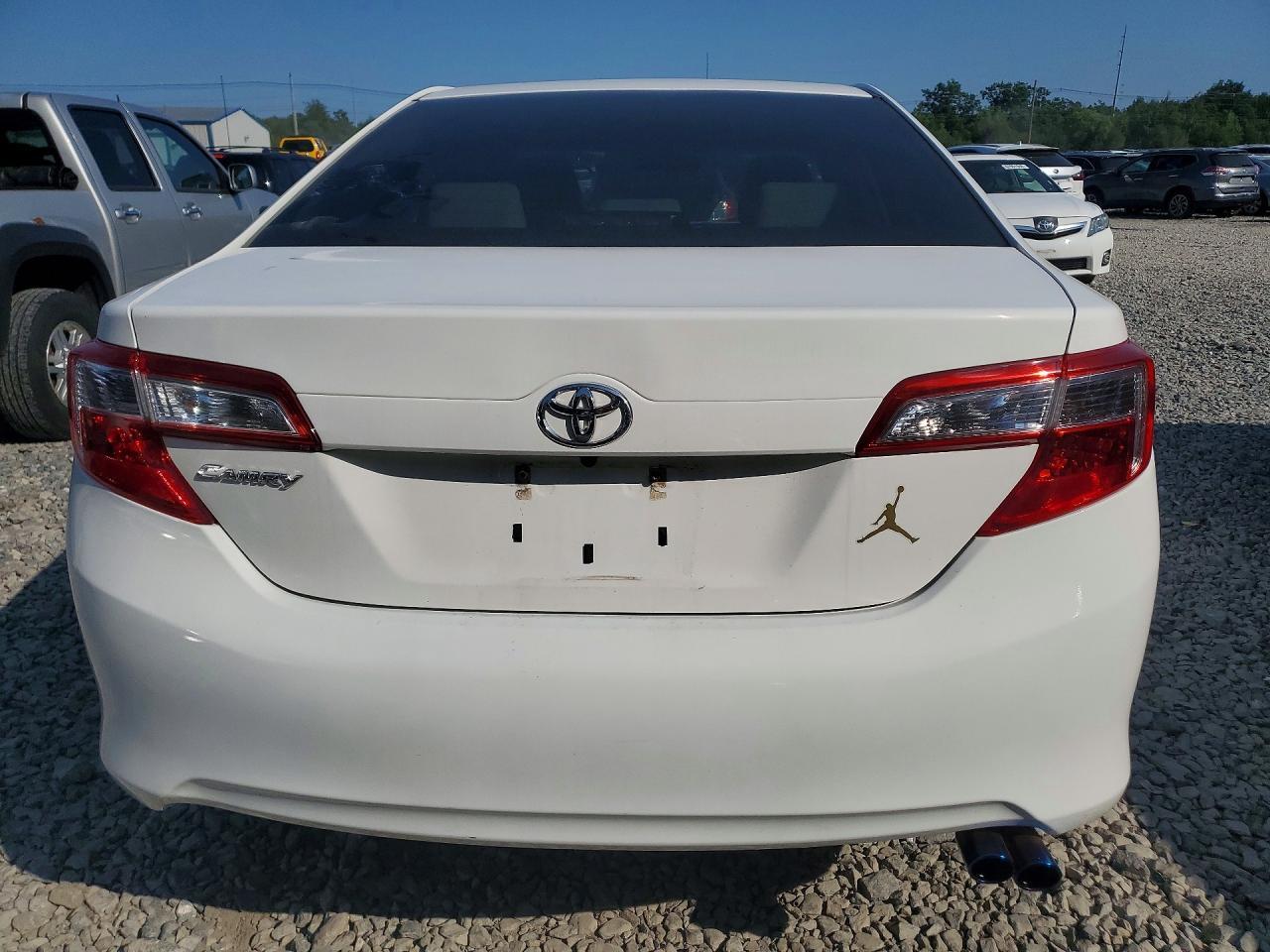 2012 Toyota Camry L - Фото 6