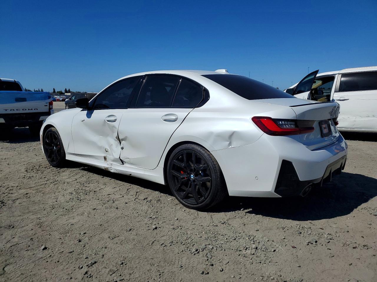 2026 BMW 330I - Фото 2