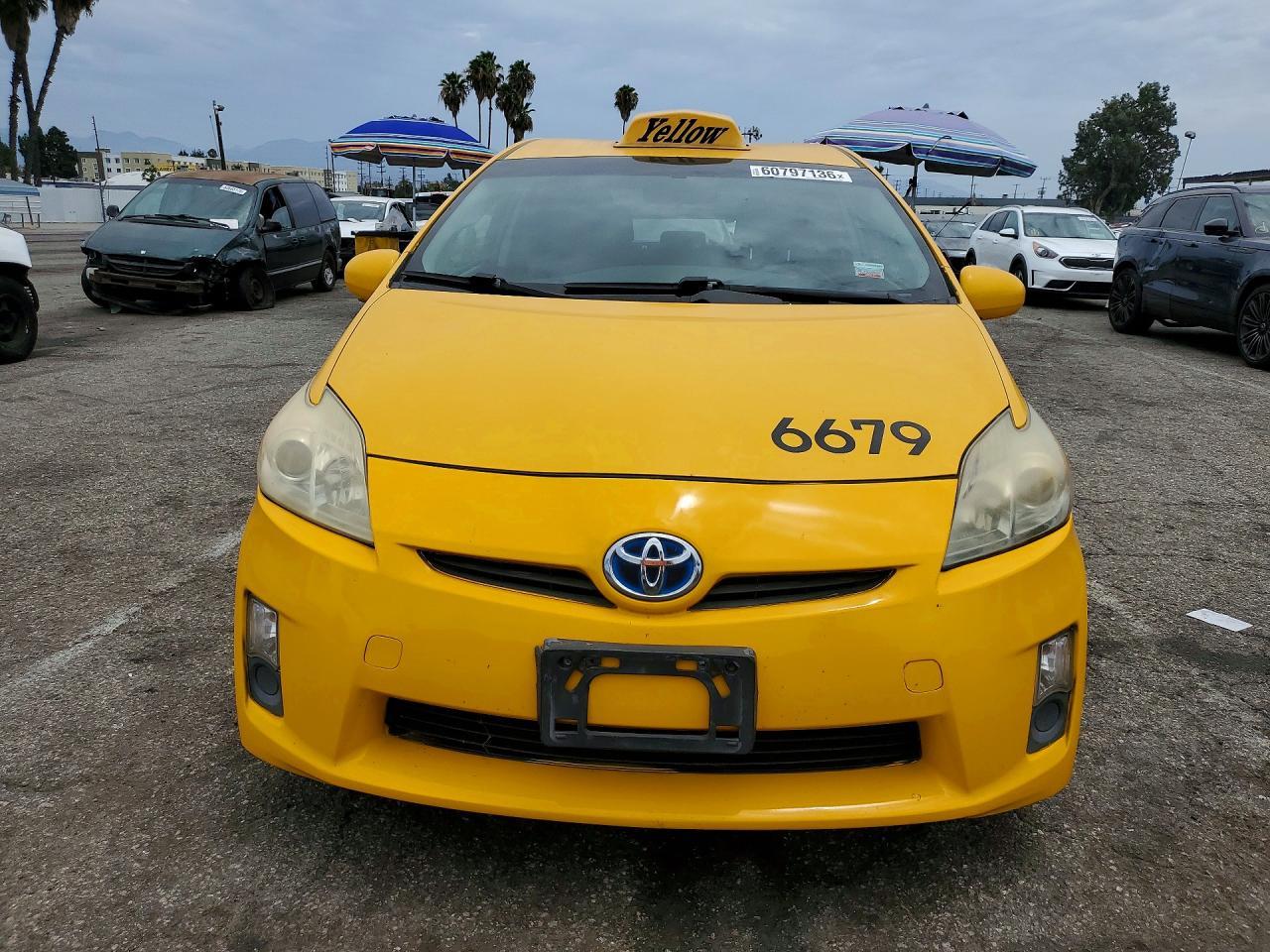 2011 Toyota Prius Two - Фото 5