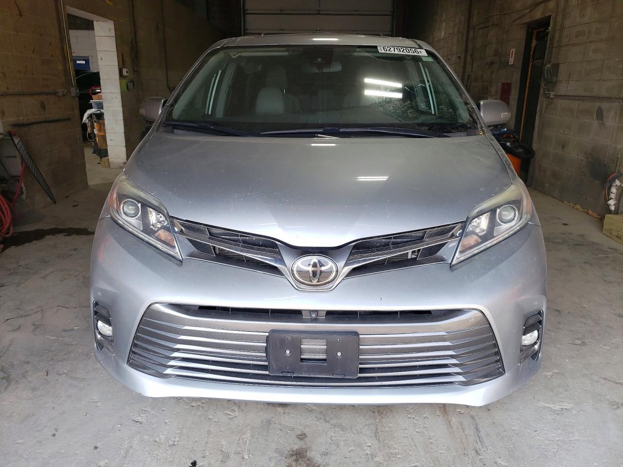 2019 Toyota Sienna Limited Premium 7-Passenger - Image 5