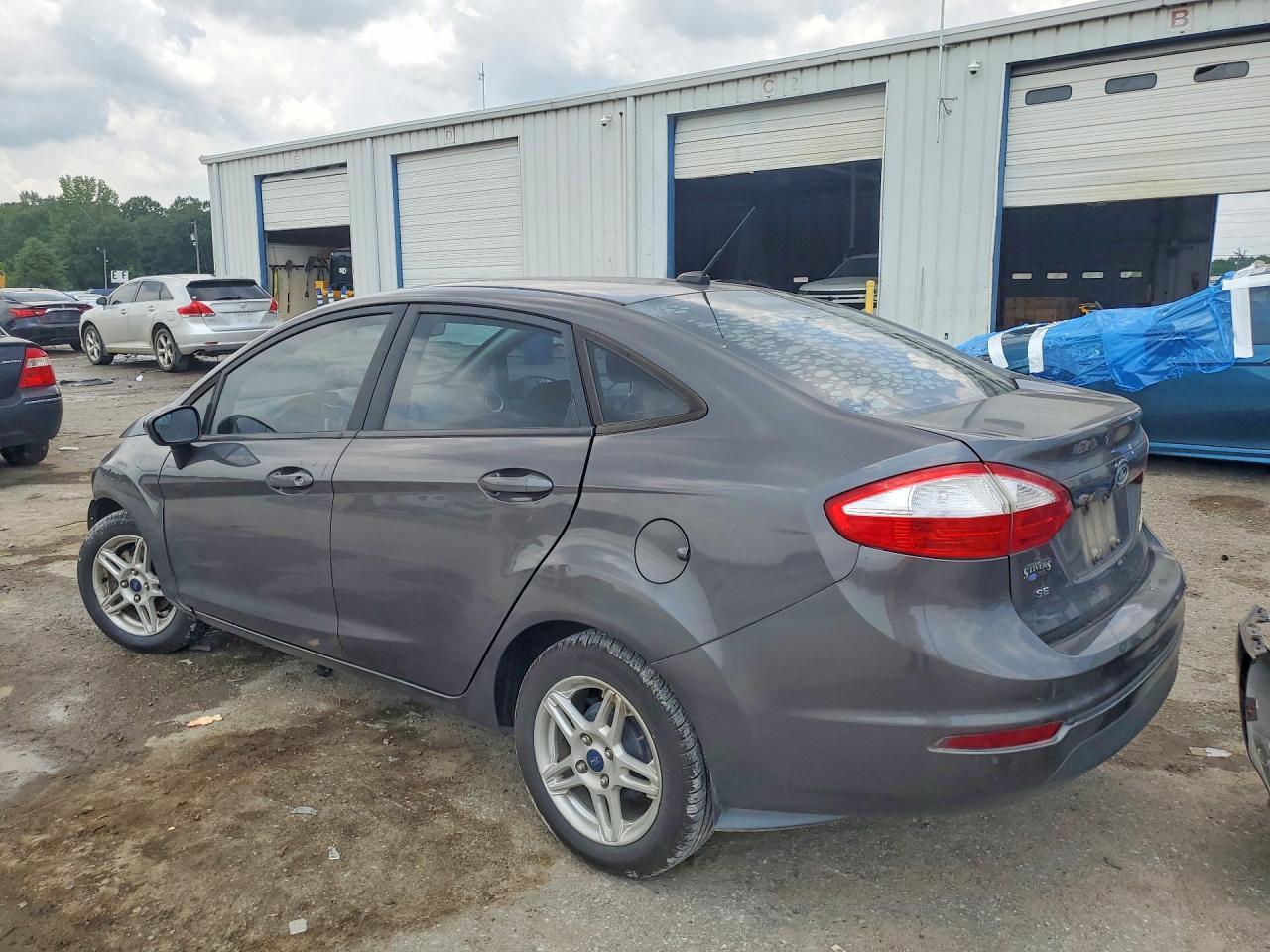 2017 Ford Fiesta Se - Фото 2