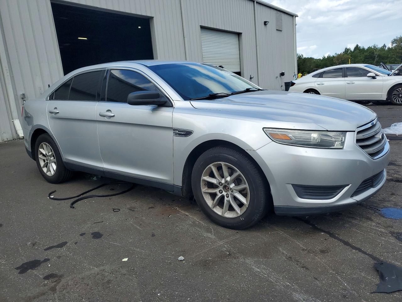 2013 Ford Taurus Se - Фото 4