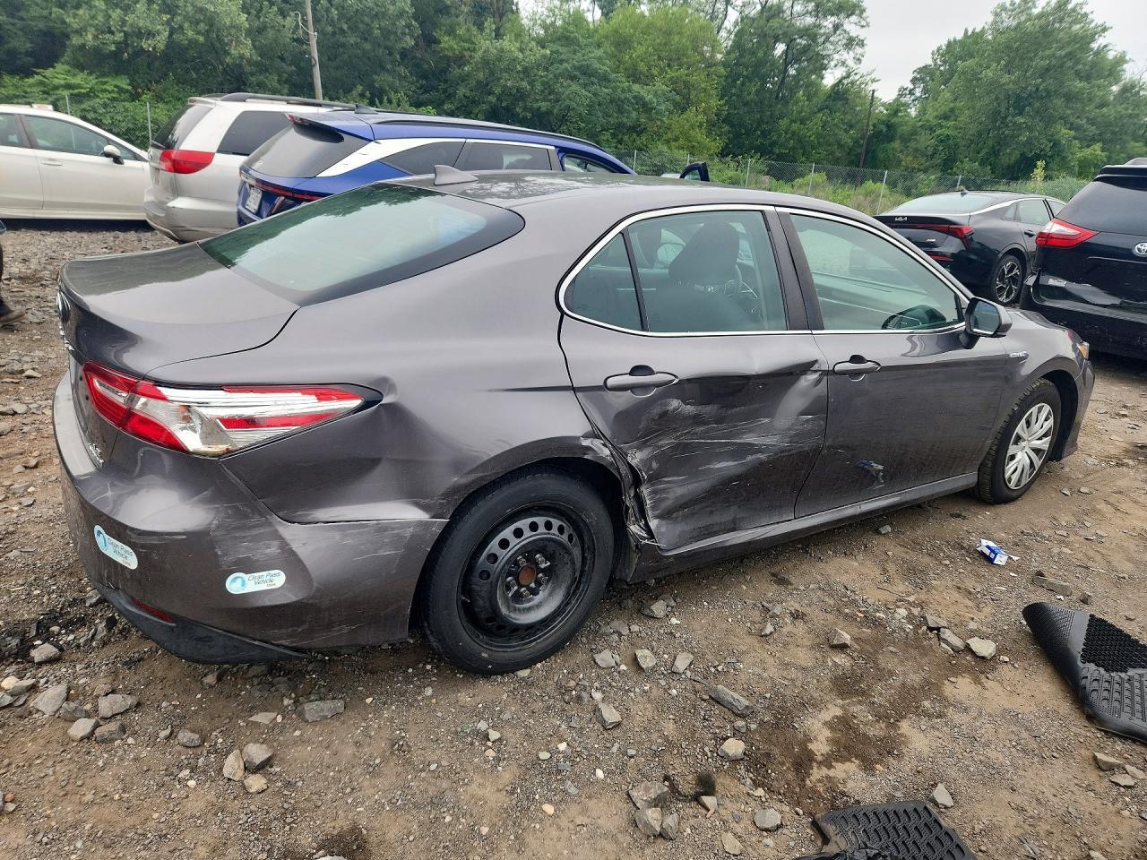 2019 Toyota Camry Le - Фото 3