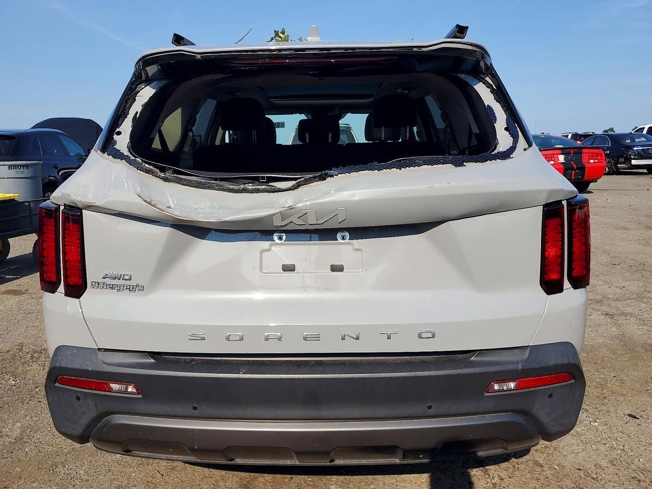 2022 Kia Sorento S - Фото 6