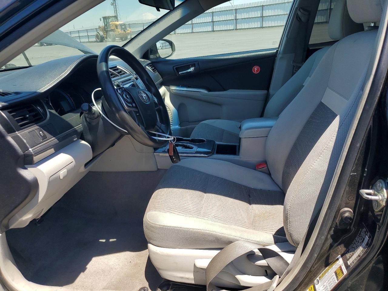 2014 Toyota Camry Hybrid Le - Image 7