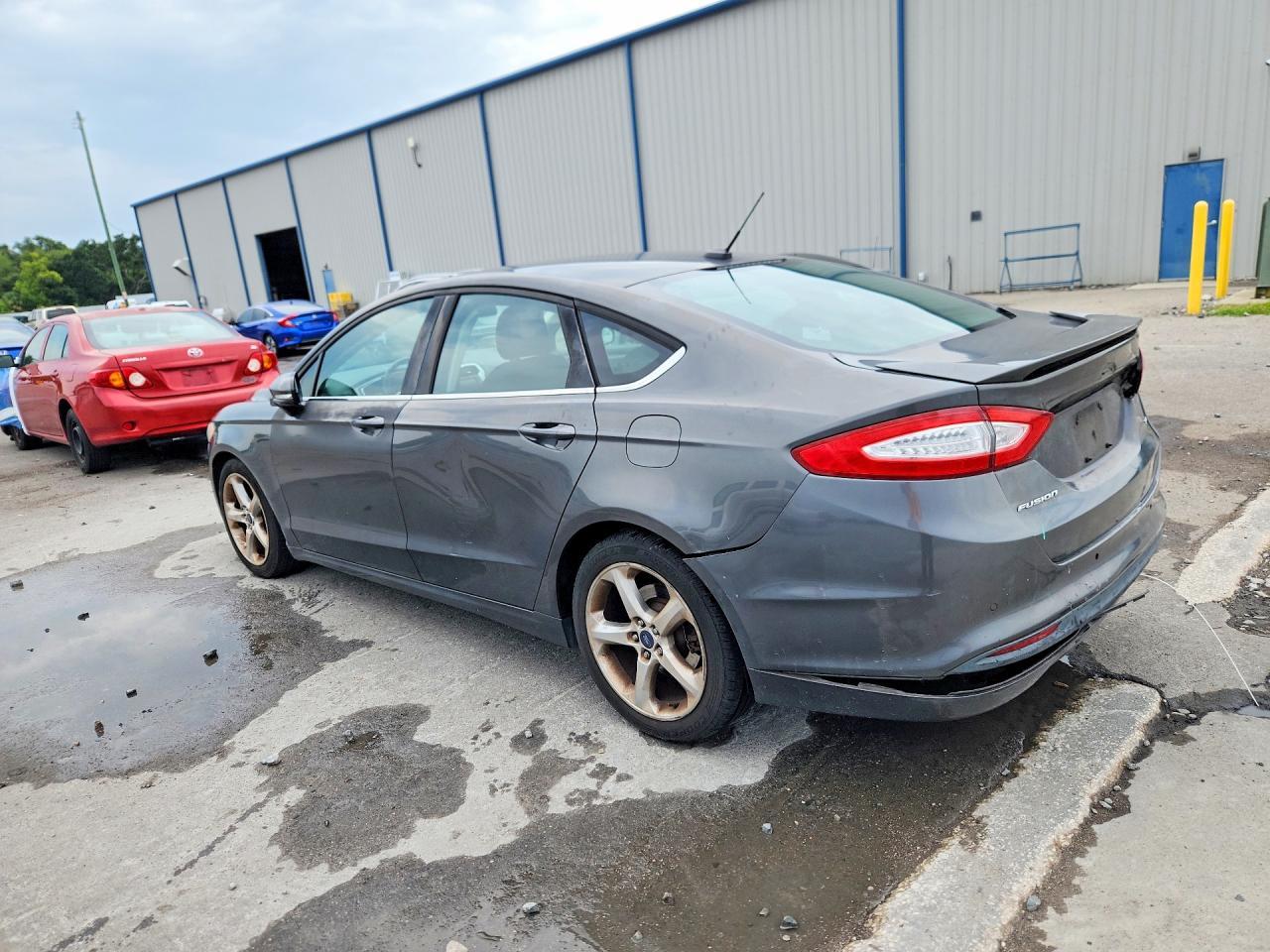 2016 Ford Fusion Se - Image 2
