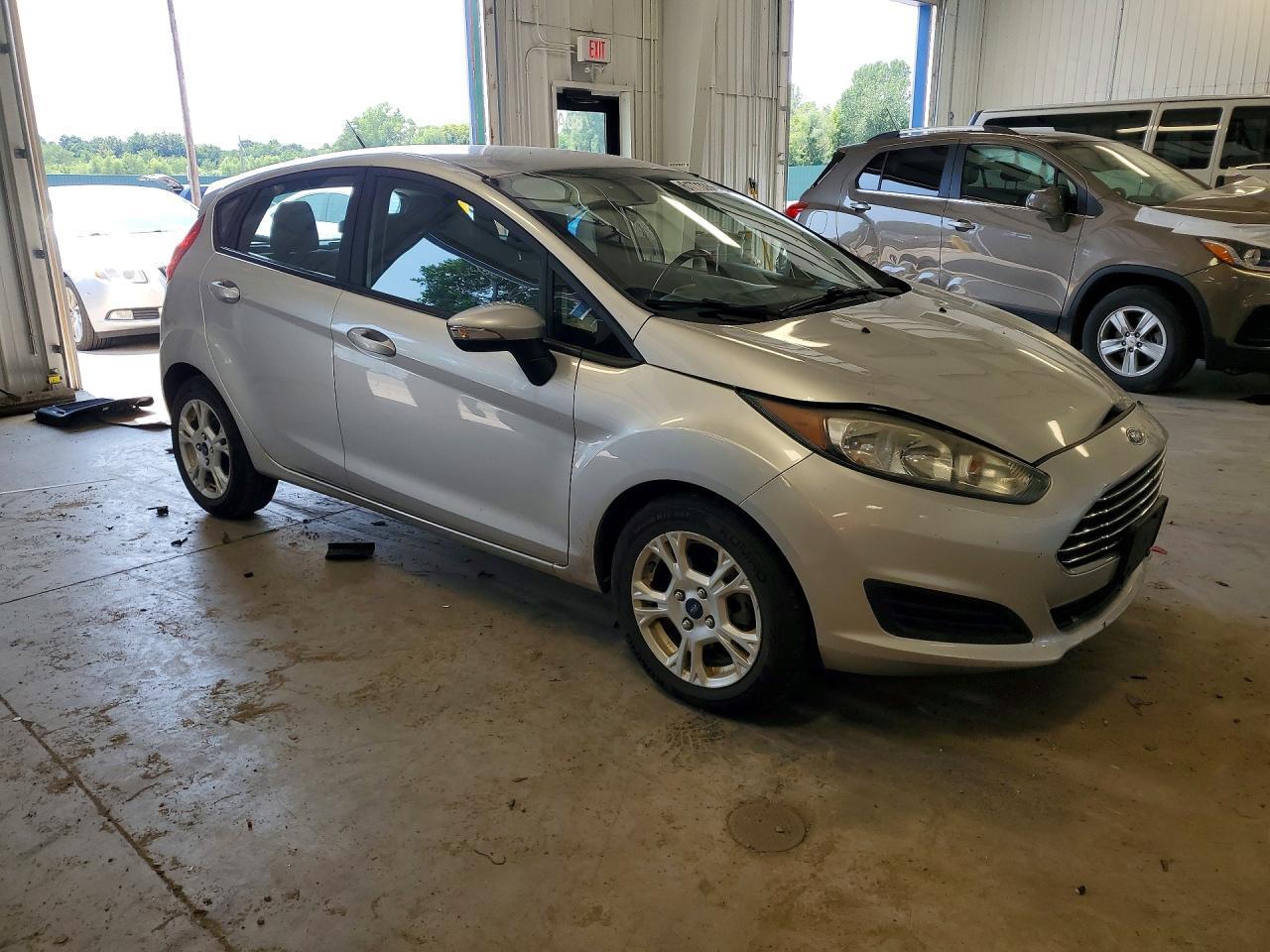 2015 Ford Fiesta Se - Фото 4