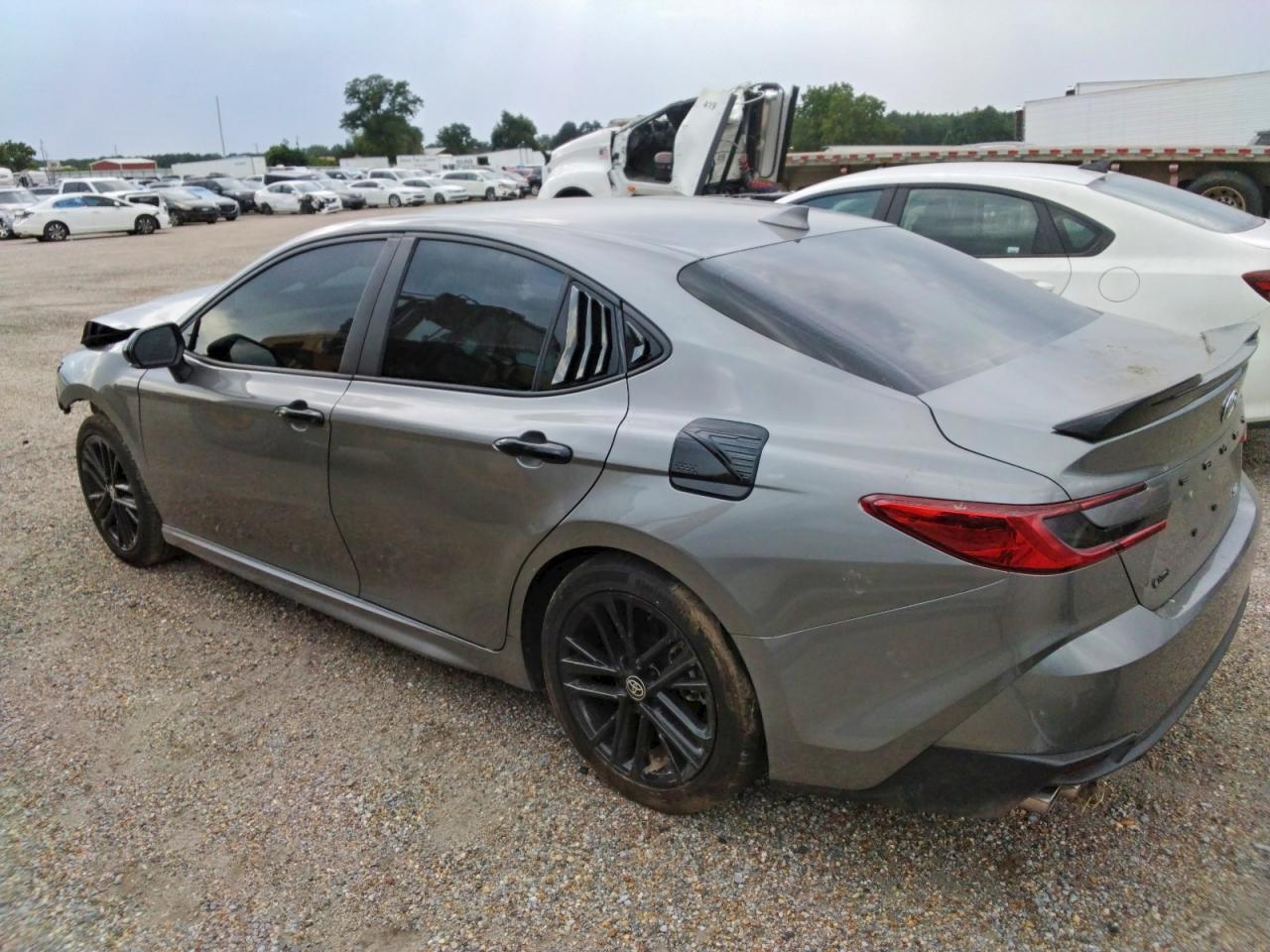 2025 Toyota Camry Se - Фото 2