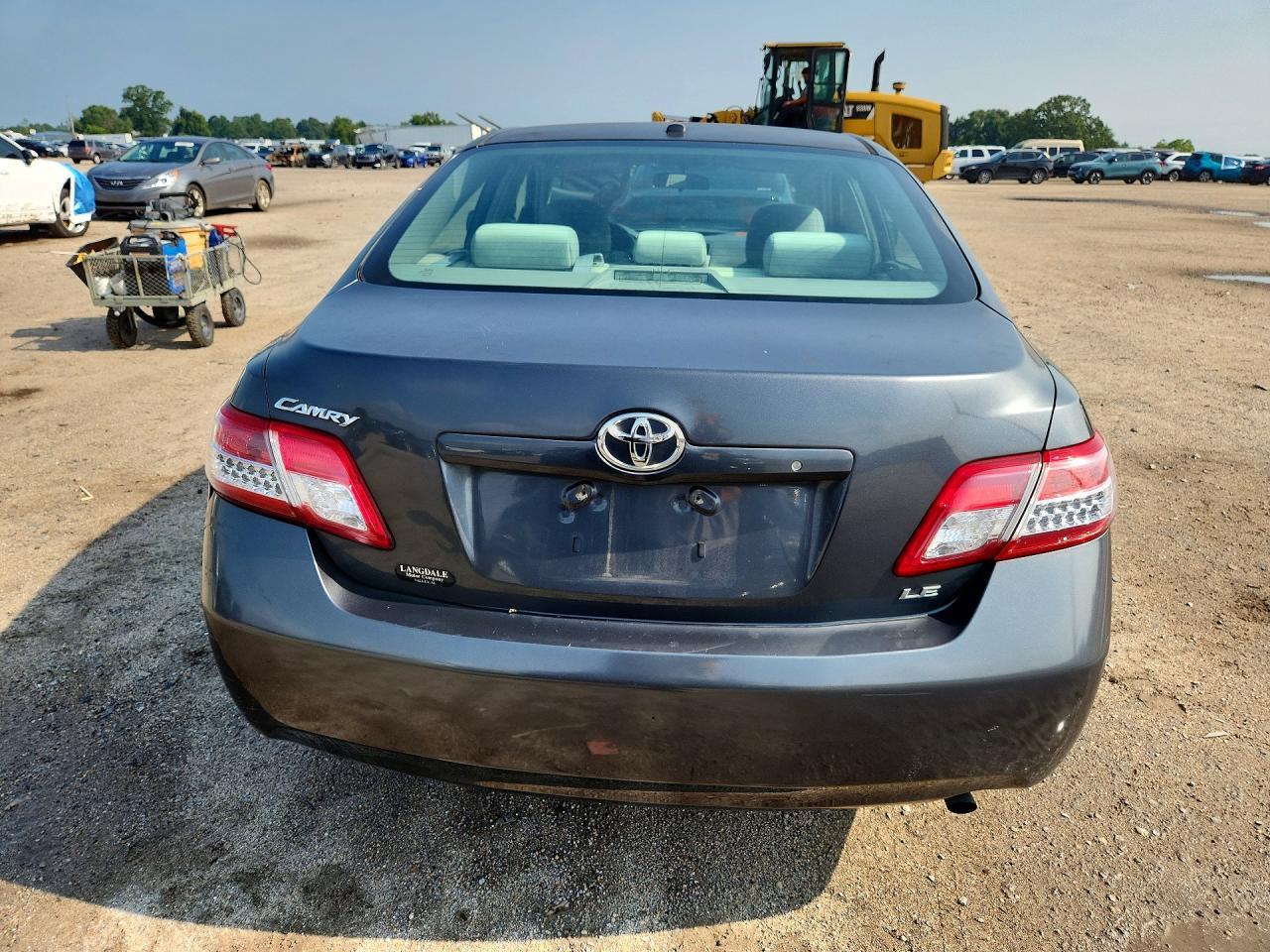 2011 Toyota Camry Le - Image 6
