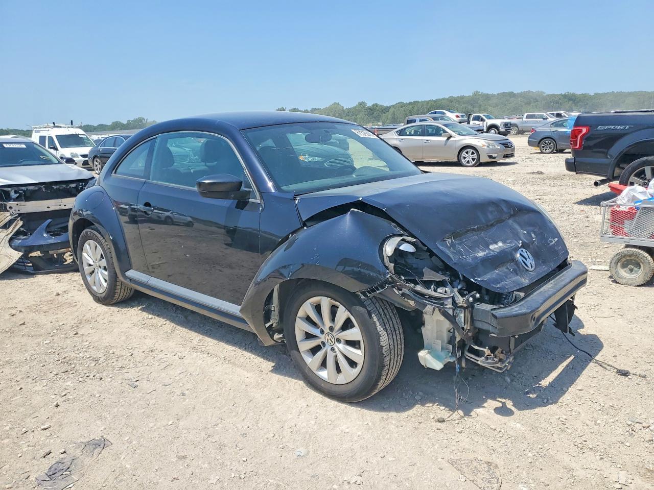 2017 Volkswagen Beetle 1.8T - Фото 4