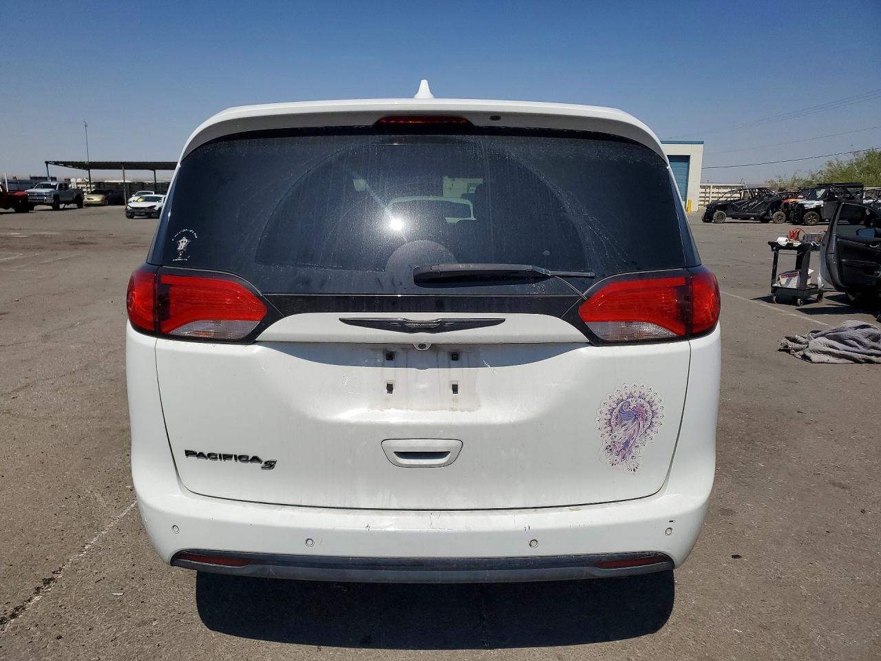 2020 Chrysler Pacifica Touring - Фото 6