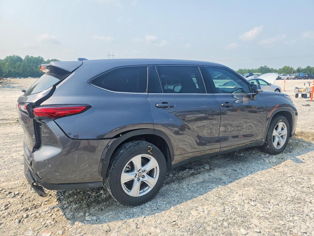 2021 Toyota Highlander Le - Фото 3