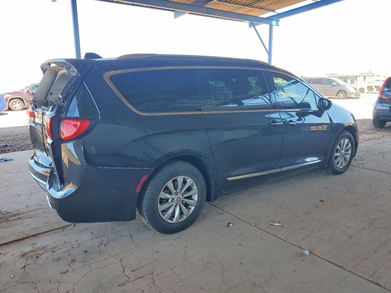 2019 Chrysler Pacifica Touring L - Фото 3