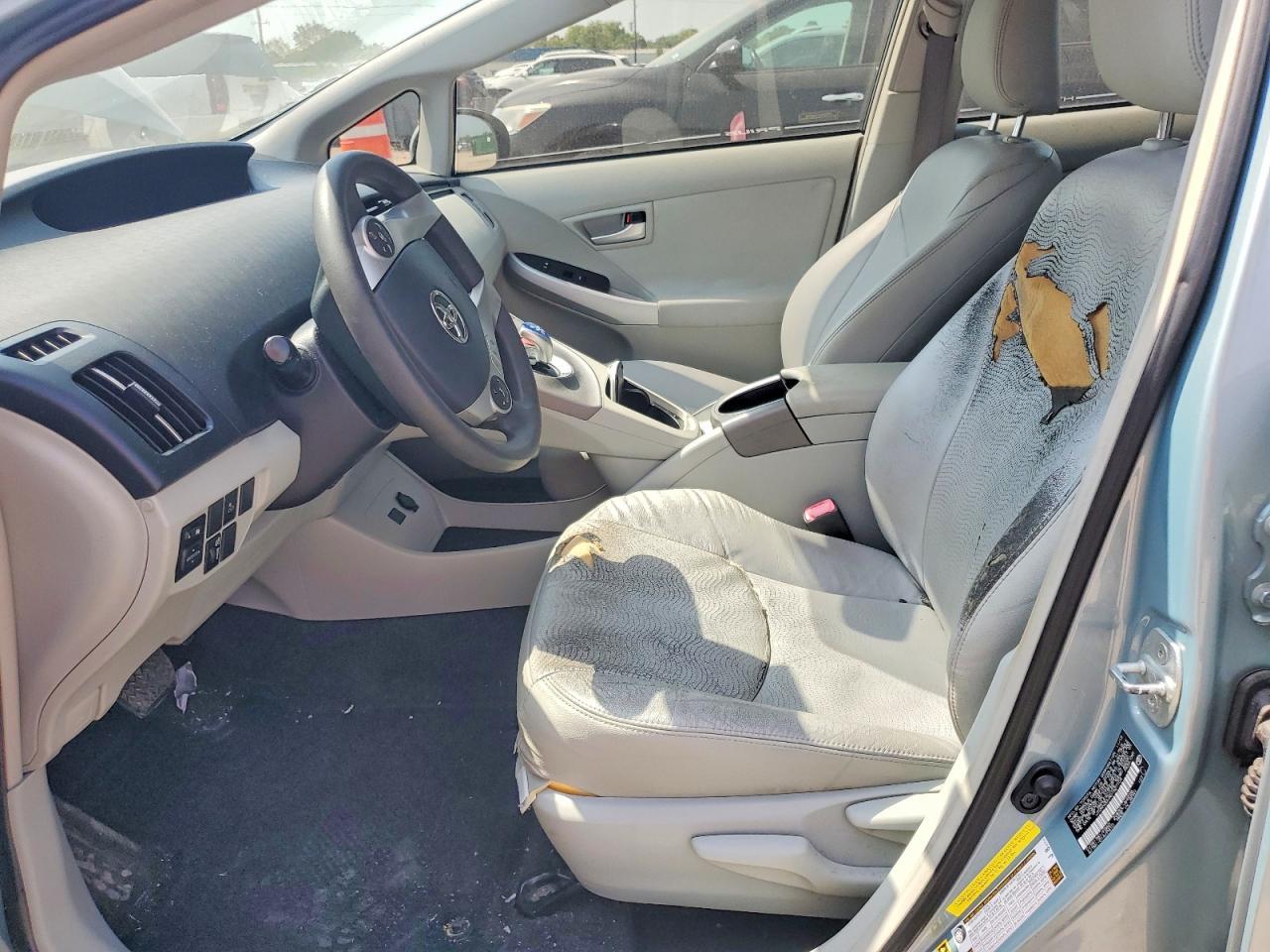 2013 Toyota Prius Three - Image 7