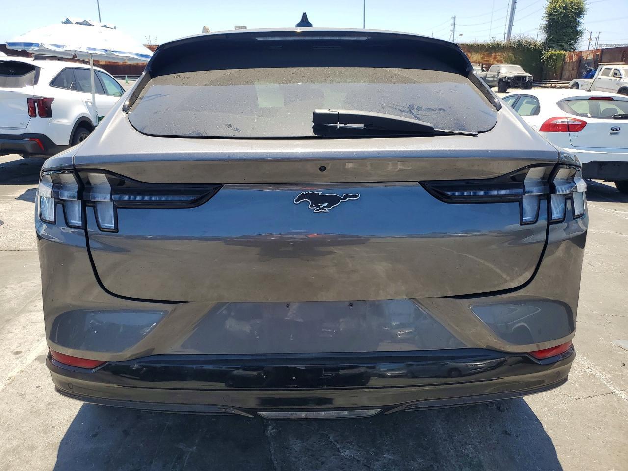2021 Ford Mustang Mach-E Premium - Фото 6