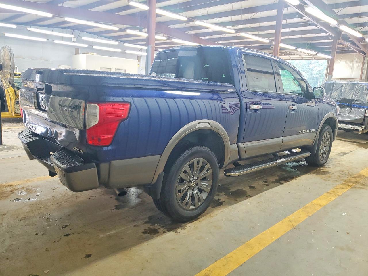 2018 Nissan Titan Platinum Reserve - Фото 3