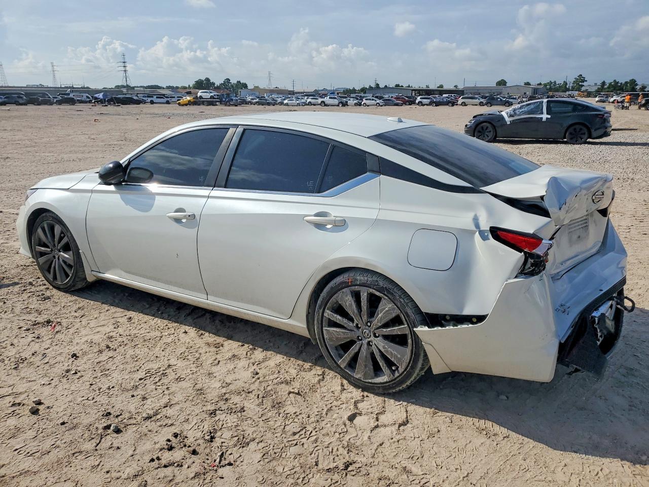 2020 Nissan Altima Sr - Image 2