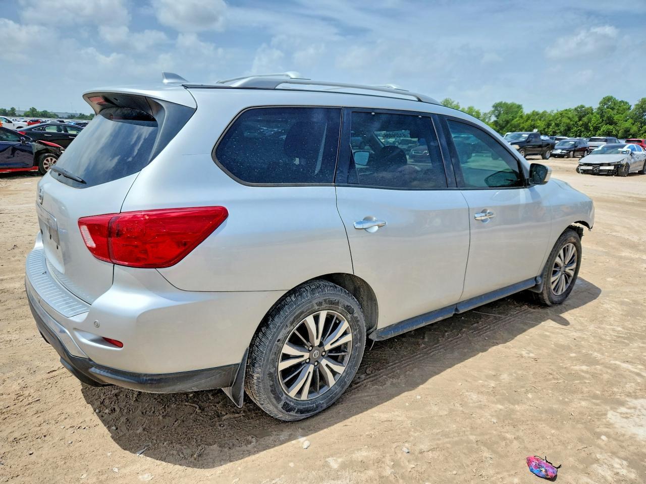 2020 Nissan Pathfinder S - Фото 3