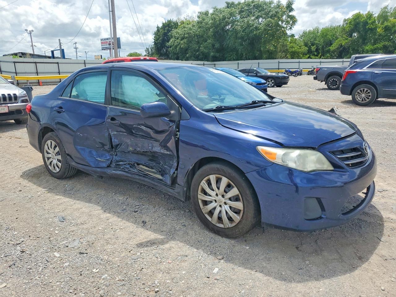 2013 Toyota Corolla Le - Image 4