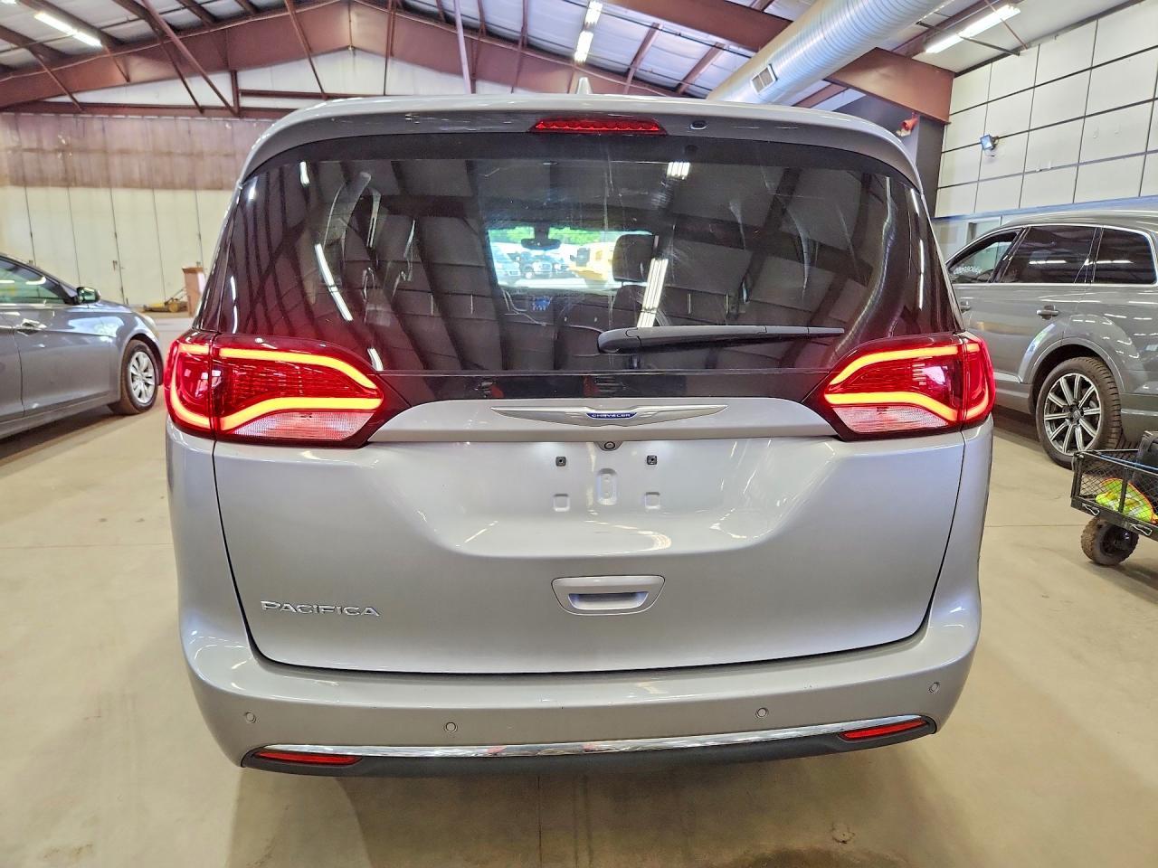 2019 Chrysler Pacifica Touring L - Фото 6