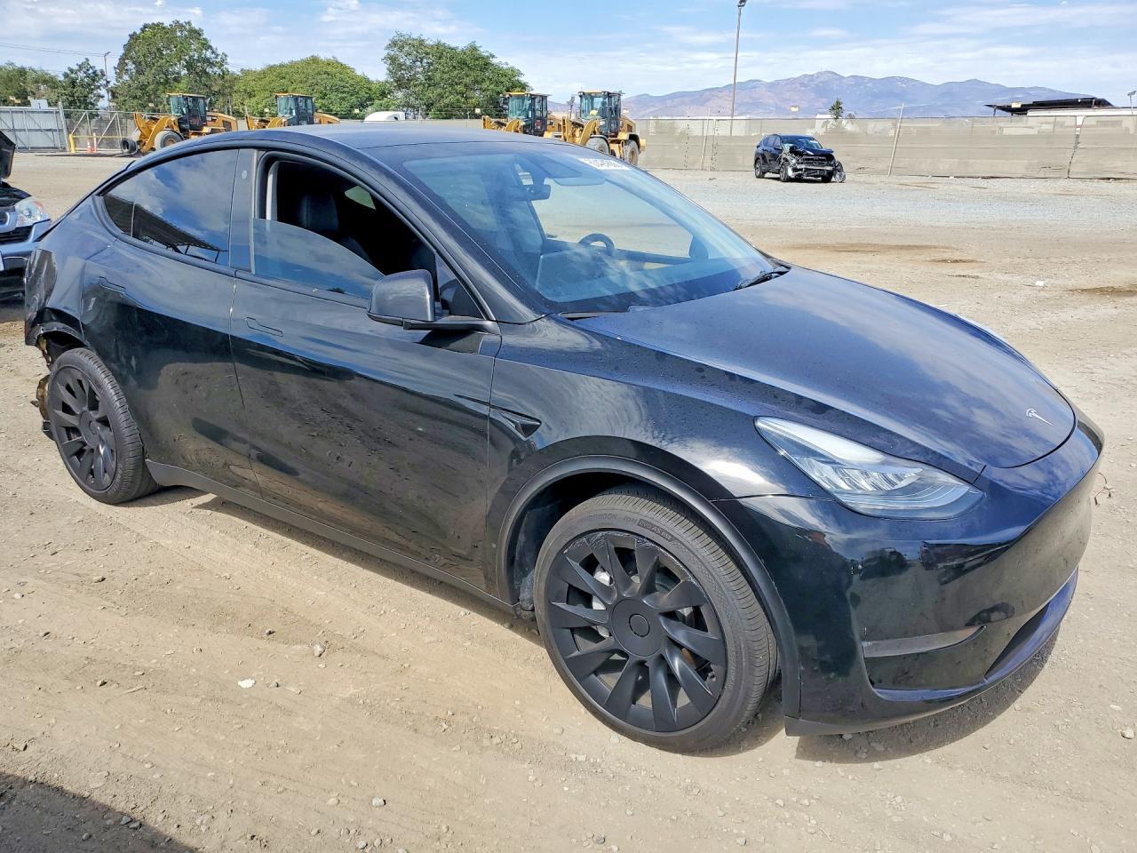 2023 Tesla Model Y - Image 4
