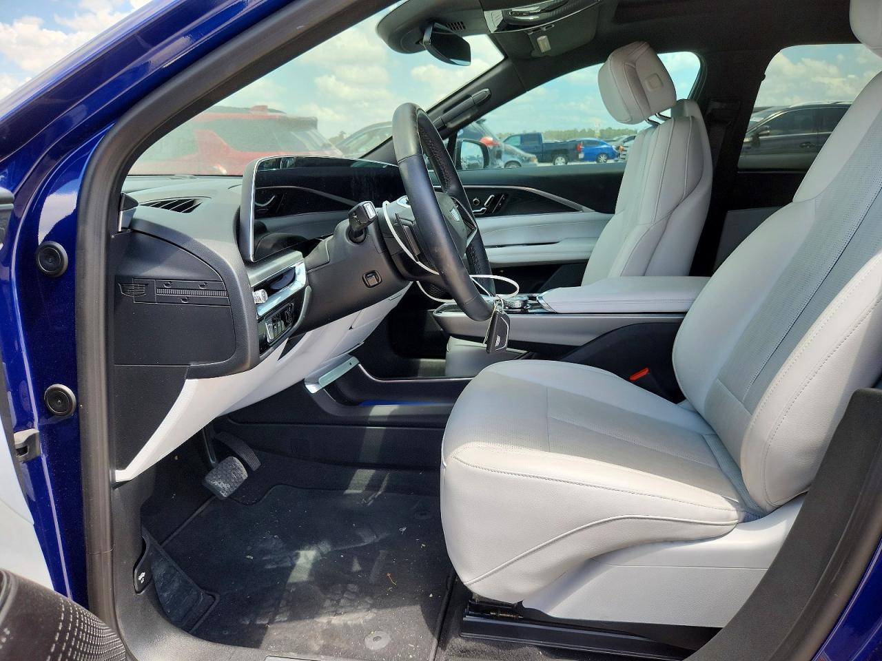 2024 Cadillac Lyriq Luxury - Image 7