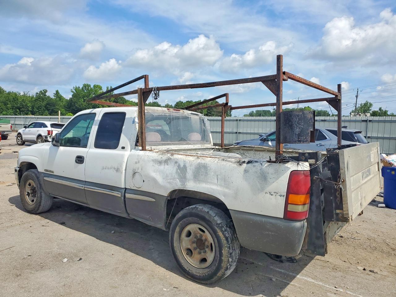 2000 GMC New Sierra C2500 - Image 2
